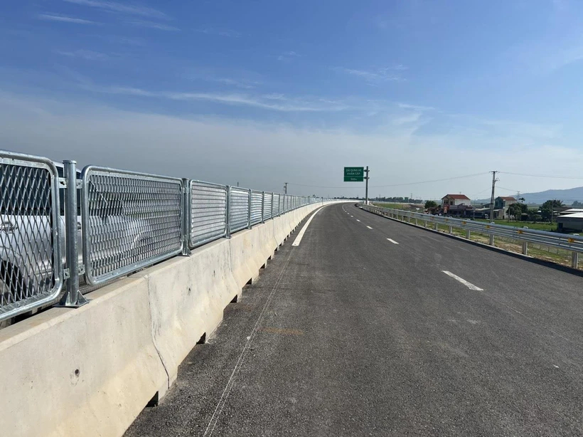 Nhiều dự án cao tốc Bắc - Nam chậm tiến độ, Bộ Xây dựng yêu cầu hoàn thành để bắt đầu thu phí từ 2026. Ảnh minh họa