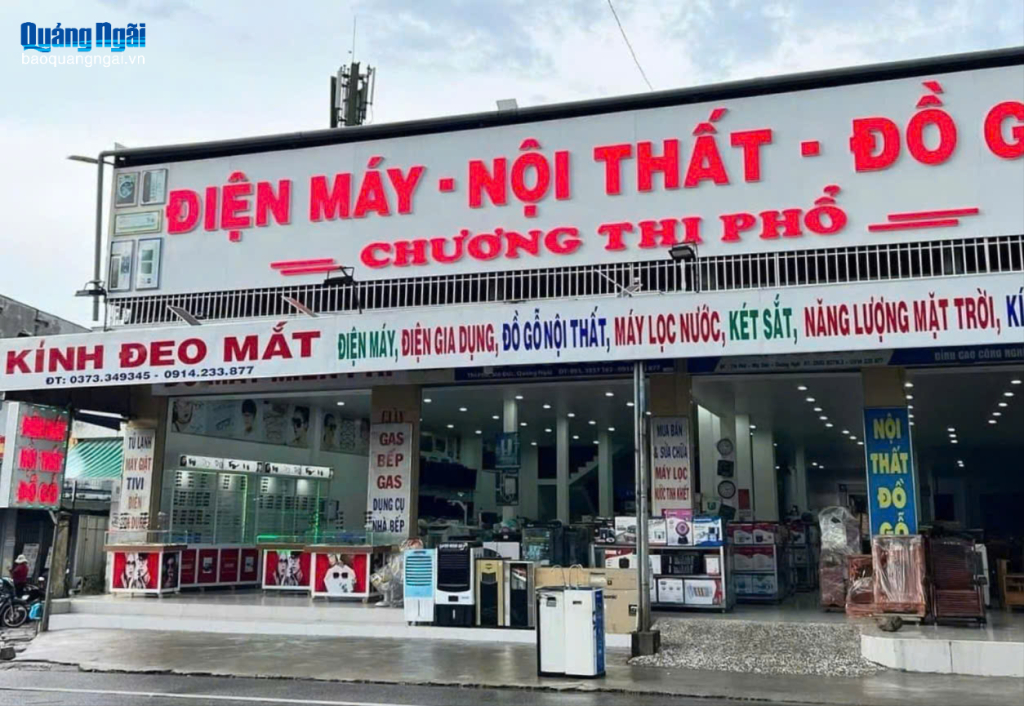 Cửa hàng có sức chứa 100 người đến trú bão. ẢNH: NVCC