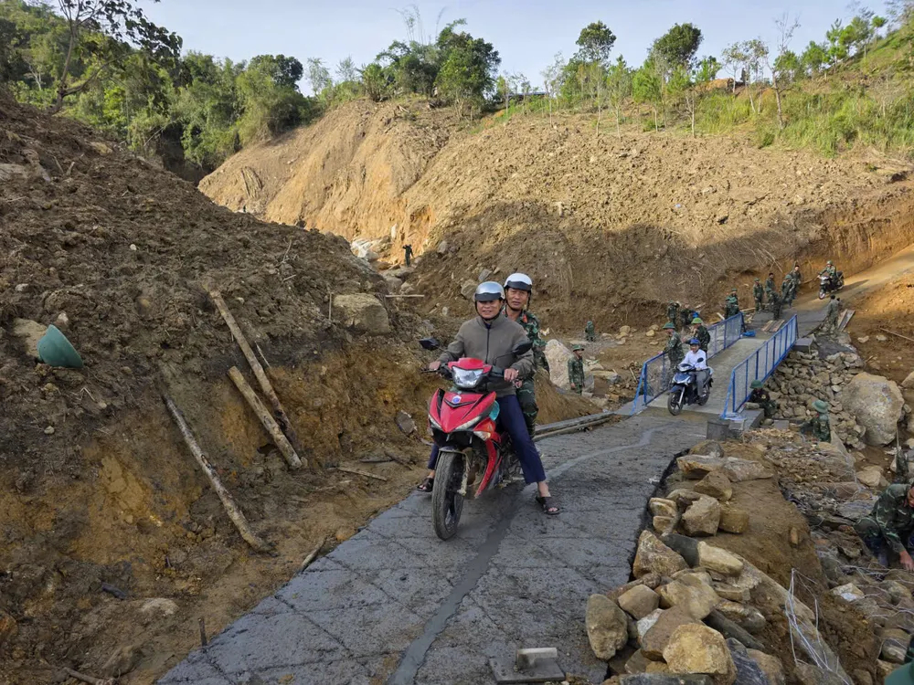 Đường Quân Dân đã thông, nối lại giao thông vào 5 thôn bị chia cắt