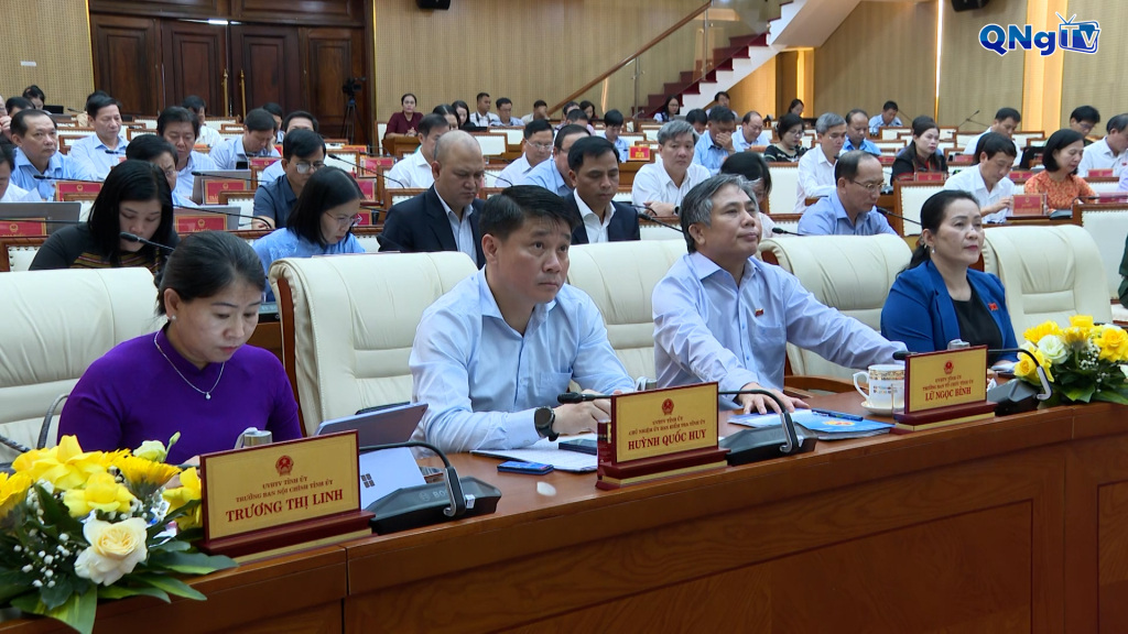 Các đại biểu tham dự kỳ họp.