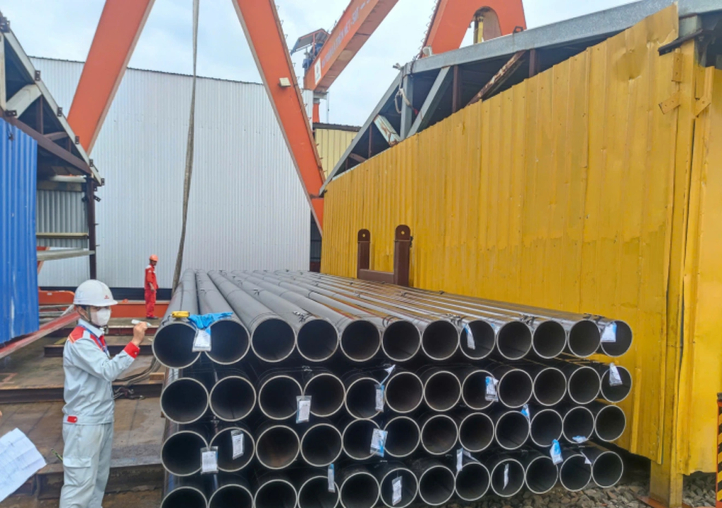 Ống thép đen tròn đường kính cỡ lớn Hòa Phát cung cấp vào dự án Trung tâm Hội nghị và Dịch vụ Cộng đồng APEC 2027 tại Phú Quốc (Ảnh: Hòa Phát).