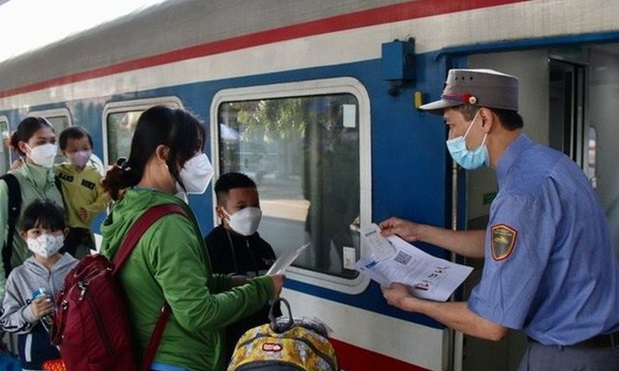 Mua, bán vé tàu thu lợi bất chính có thể bị phạt tới 4 triệu đồng 