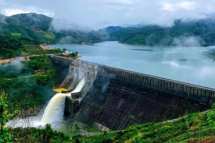 Hồ thủy điện Đăk Đrinh đã chủ động xả nước điều tiết lũ theo chỉ đạo của UBND tỉnh Quảng Ngãi. Hiện cao trình hồ đảm bảo đón đợt mưa lớn sắp diễn ra - Ảnh: T.H.