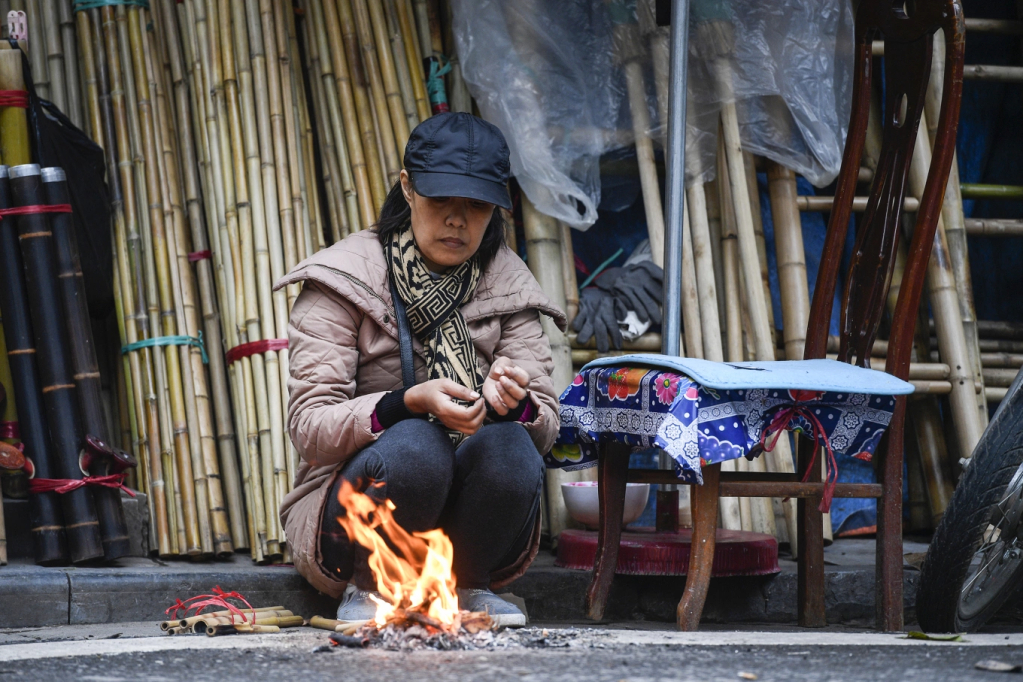 Người Hà Nội trong giá rét năm 2024. Ảnh: Giang Huy