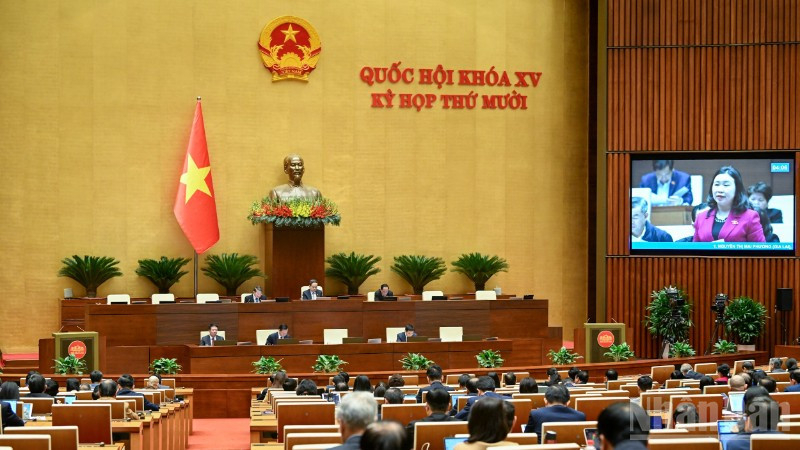 Quang cảnh phiên thảo luận ở hội trường tại Kỳ họp thứ 10, Quốc hội khóa XV. (Ảnh: DUY LINH)