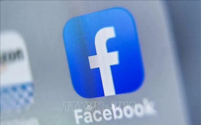 Biểu tượng của Facebook trên màn hình máy tính bảng (Ảnh minh họa: AFP/TTXVN)