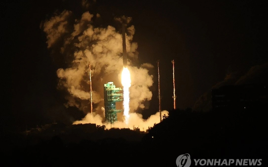 Hàn Quốc phóng tên lửa vũ trụ Nuri hôm 27/11. Ảnh: Yonhap.