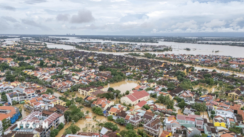 Thiệt hại nặng nề do mưa lũ tại miền Trung, 34 người chết và mất tích