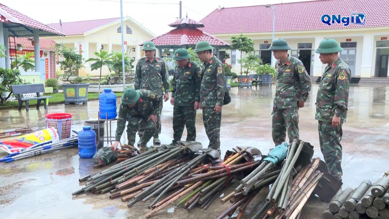 Giúp dân xã Ngọc Linh khắc phục hậu quả mưa lũ