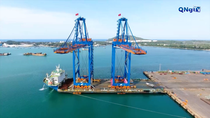 Khai thác lợi thế cảng nước sâu Dung Quất