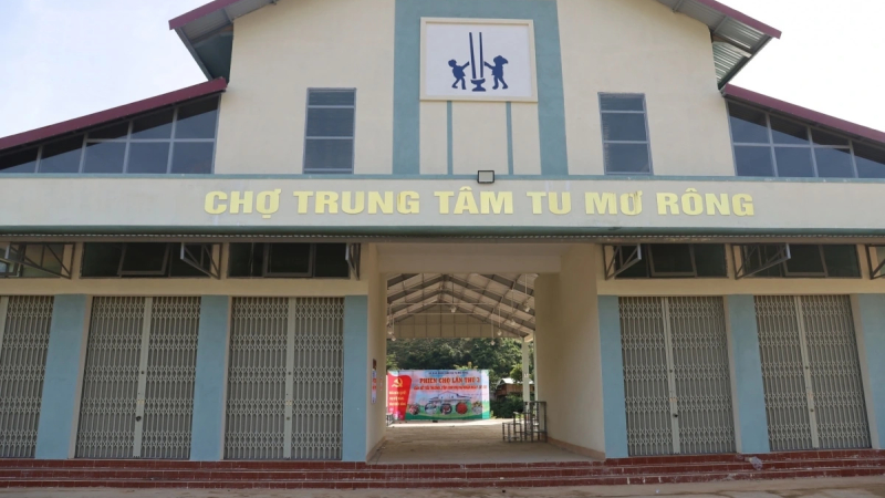 Quảng Ngãi chú trọng đầu tư hạ tầng chợ vùng núi