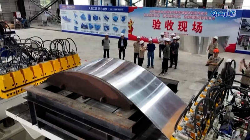 Máy ép kéo tấm kim loại lớn nhất Trung Quốc