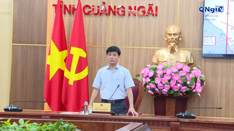 Ứng ph&oacute; khẩn cấp t&agrave;u mắc cạn ở biển Dung Quất