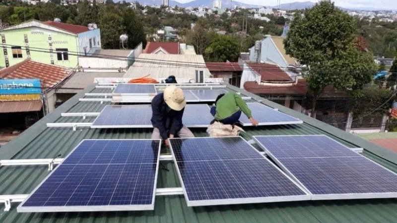Hỗ trợ tối đa 2 triệu đồng cho hộ gia đình lắp điện mặt trời mái nhà 