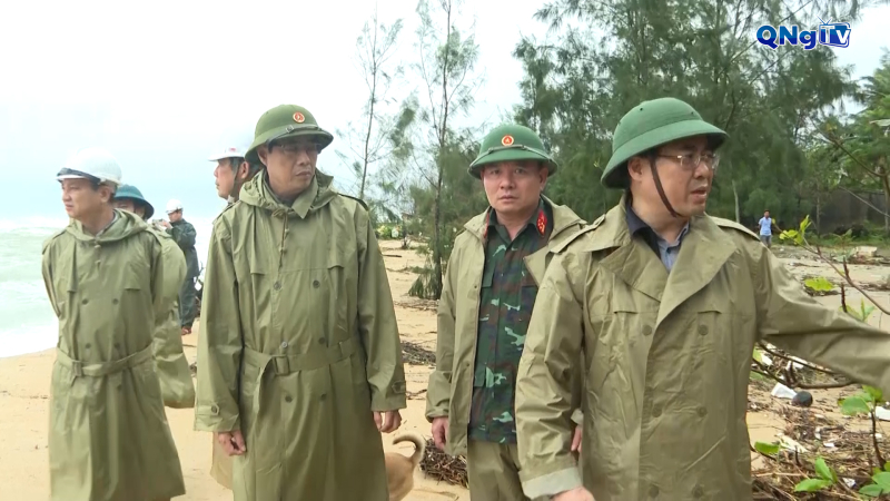 Kiểm tra ứng phó bão số 13 tại xã Long Phụng