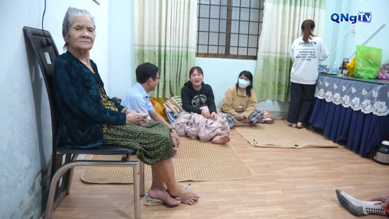 Người dân an tâm ở nơi tránh trú bão