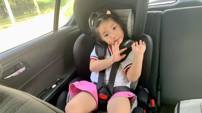 Chở trẻ em tr&ecirc;n &ocirc; t&ocirc; phải lắp ghế an to&agrave;n, kh&ocirc;ng được ngồi h&agrave;ng trước