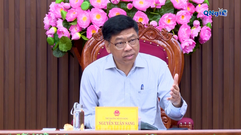 Hút toàn bộ dầu và khẩn trương lai dắt tàu mắc cạn