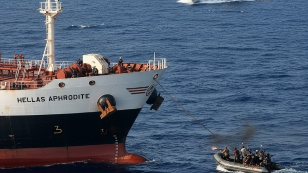 Cướp biển tấn công tàu chở dầu ngoài khơi Somalia