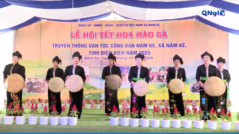  Đón Tết Hoa mào gà cùng đồng bào Cống ở Nậm Kè