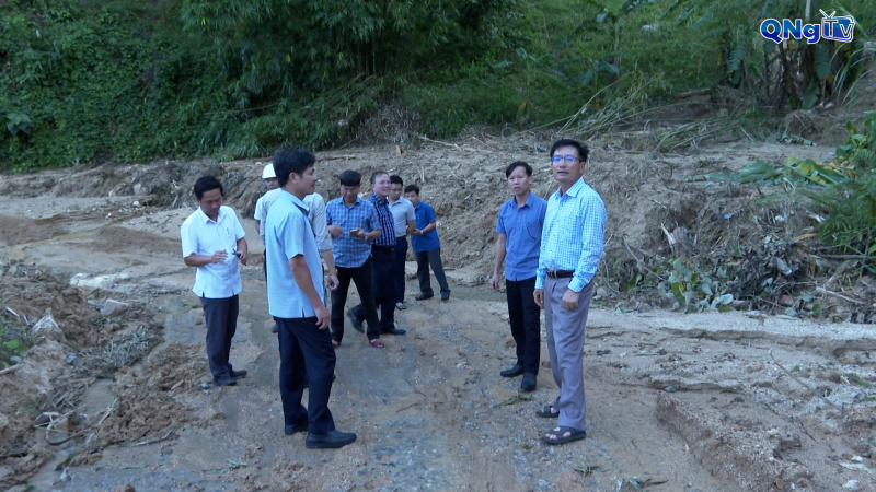 Kiểm tra, chỉ đạo khắc phục hậu quả bão số 13 tại xã Măng Bút