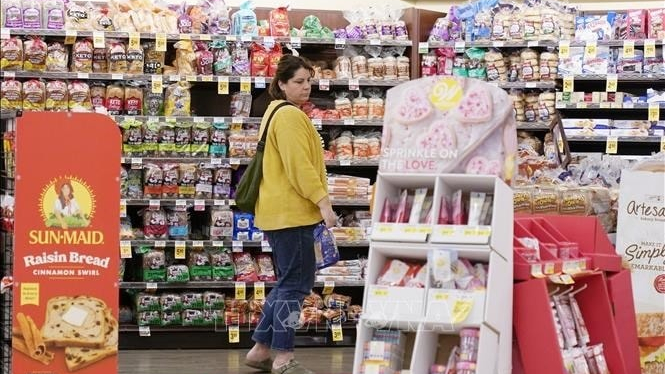 Niềm tin tiêu dùng của người Mỹ thấp nhất 3 năm 