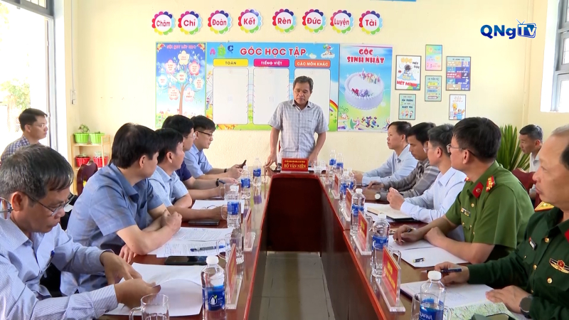 Bí thư Tỉnh ủy Hồ Văn Niên làm việc với xã Măng Bút