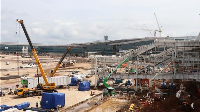 Đồng loạt lắp đặt thiết bị sân bay Long Thành