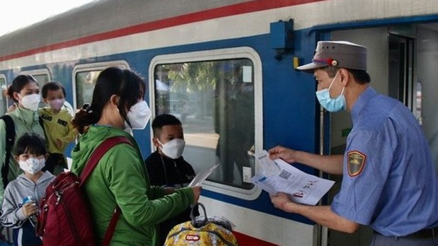 Mua, bán vé tàu thu lợi bất chính có thể bị phạt tới 4 triệu đồng