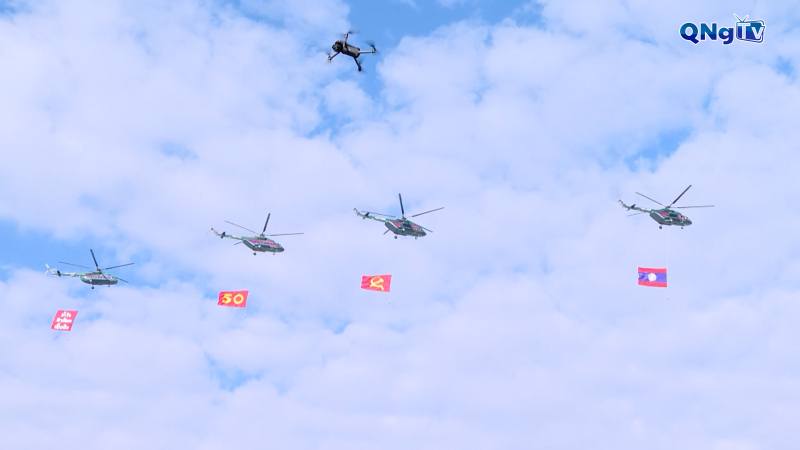 Lào tập dượt trình diễn không quân