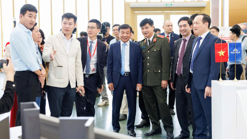 Hòa Phát giới thiệu mẫu thép ray cao tốc tại triển lãm đường sắt quốc tế