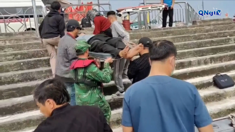 Kịp thời hỗ trợ ngư dân bị đột quỵ vào đất liền cấp cứu