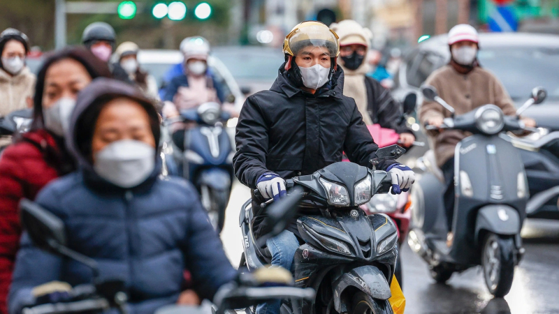 Kh&ocirc;ng kh&iacute; lạnh bắt đầu tr&agrave;n xuống miền Bắc, miền Trung mưa lớn tr&ecirc;n 700 mm