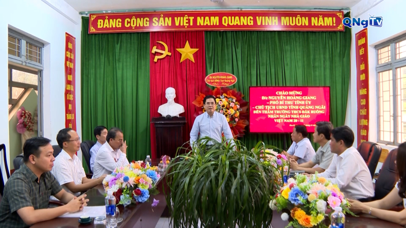 Chủ tịch UBND tỉnh thăm Trường Trung học cơ sở Đăk Ruồng