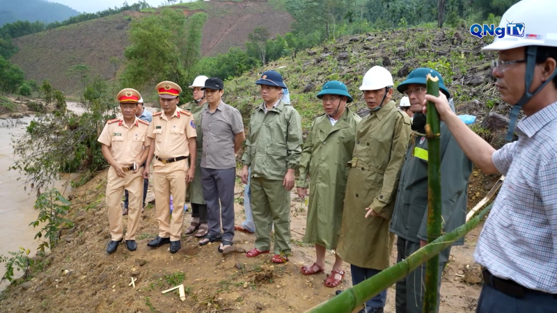 Kiểm tra công tác khắc phục sạt lở tại xã Sơn Tây Hạ và Sơn Hà