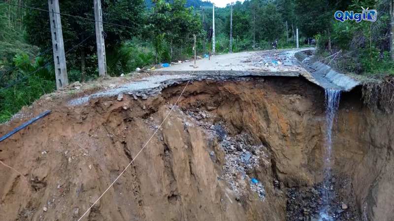 Quảng Ngãi, Đà Nẵng căng mình đề phòng sạt lở