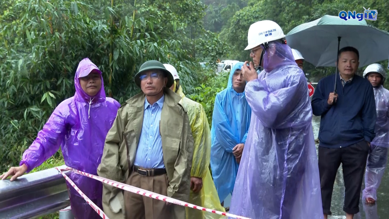 Nhanh chóng khắc phục sạt lở trên tuyến Quốc lộ 24