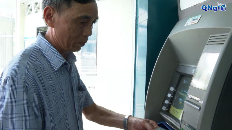 Hơn 28.600 người nhận lương hưu, trợ cấp xã hội qua tài khoản ngân hàng