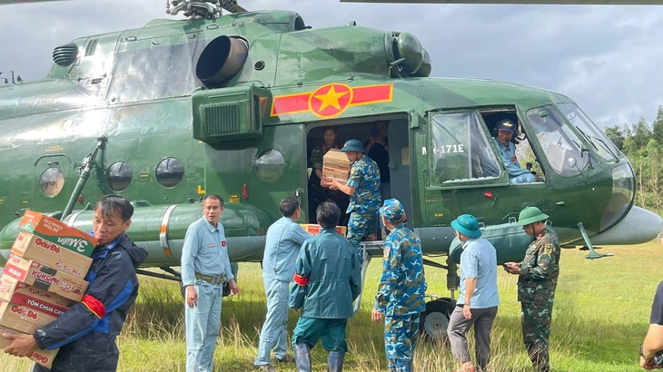 Bộ Quốc ph&ograve;ng: Tổng lực gi&uacute;p d&acirc;n sửa chữa nh&agrave; cửa, nh&agrave; xưởng, ho&agrave;n th&agrave;nh trước 30/11