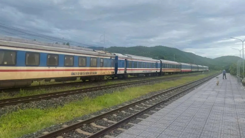 44 tàu khách ngừng chạy, 21.000 vé đã hoàn trả do mưa lũ ở Trung Bộ