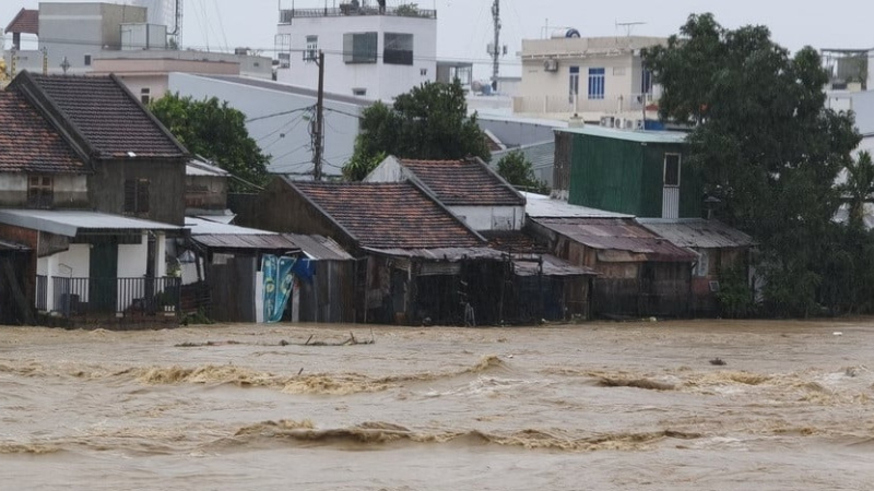 Khánh Hòa hỗ trợ 60 triệu đồng/nhà sập, 30 triệu đồng/nhà bị hư hỏng nặng