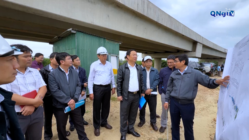 Đẩy nhanh gỡ vướng mặt bằng cho dự án đường ven biển