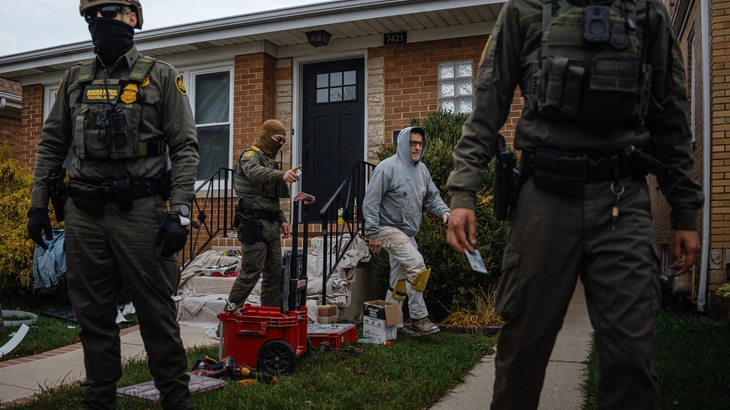 Mỹ tạm dừng xét duyệt hồ sơ tị nạn