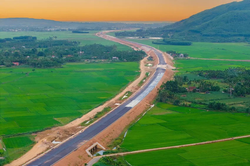 Cao tốc Quảng Ngãi - Hoài Nhơn nhìn từ trên cao.