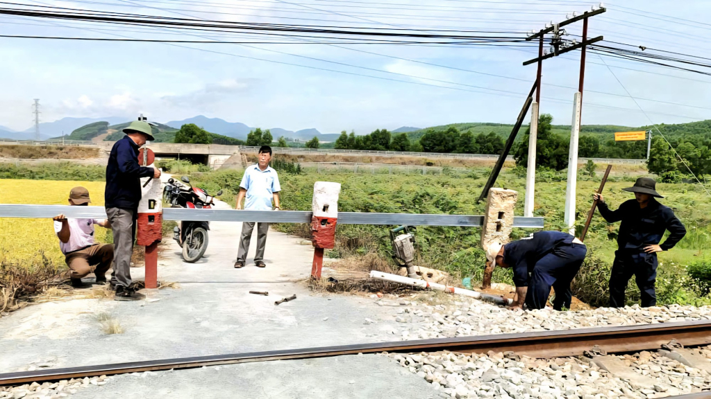 Quảng Ngãi quyết tâm xóa 100% lối đi tự mở qua đường sắt trong năm 2026. Ảnh: Lê Danh