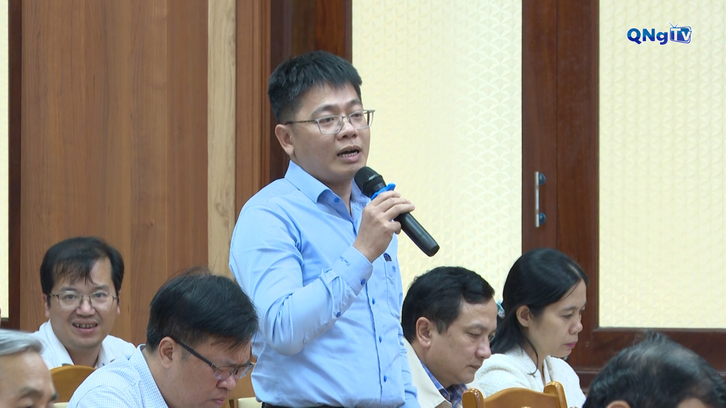 Đại biểu tham gia thảo luận.