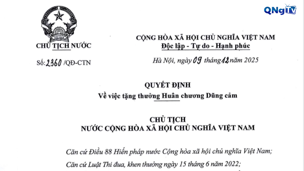 Tặng Huân chương Dũng cảm cho anh Phan Duy Quang và anh Lê Văn Sanh 