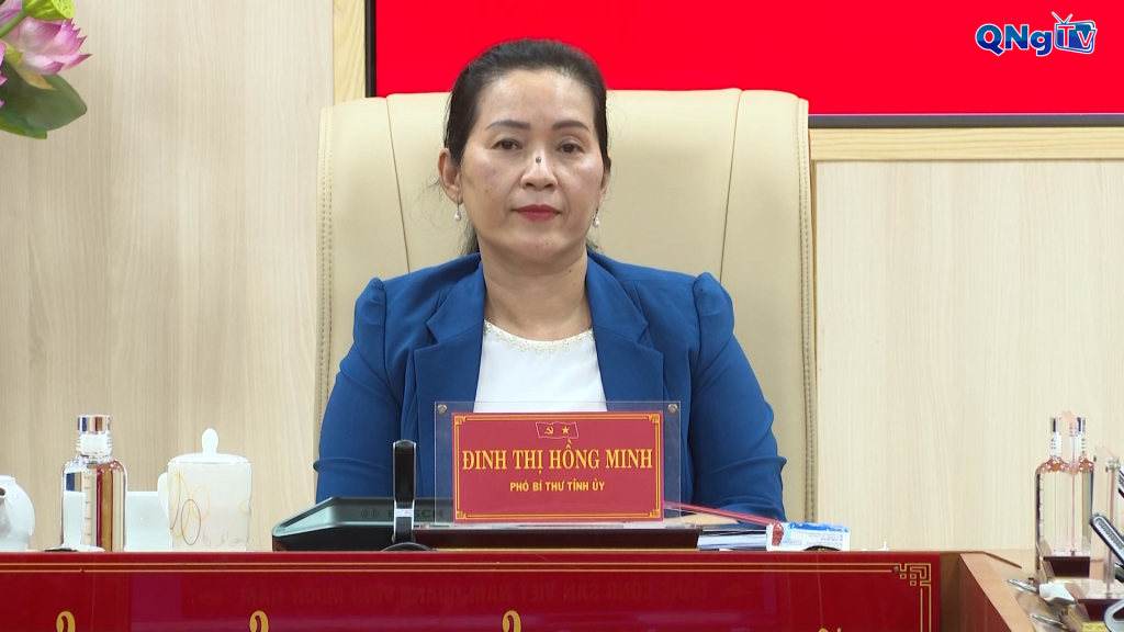 Phó Bí thư Tỉnh ủy Đinh Thị Hồng Minh chủ trì tại điểm cầu Quảng Ngãi.