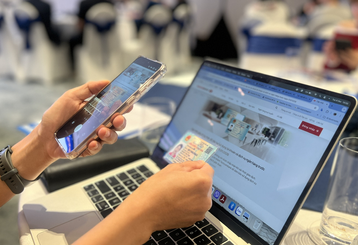 Các ngân hàng khuyến cáo khách hàng cần sớm cập nhật thông tin đầy đủ để tránh bị gián đoạn tài khoản