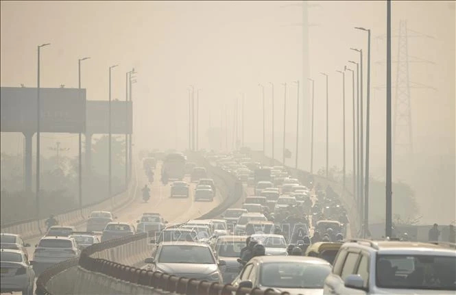 Khói mù ô nhiễm bao trùm thủ đô New Delhi, Ấn Độ, ngày 27/11/2025. Ảnh: ANI